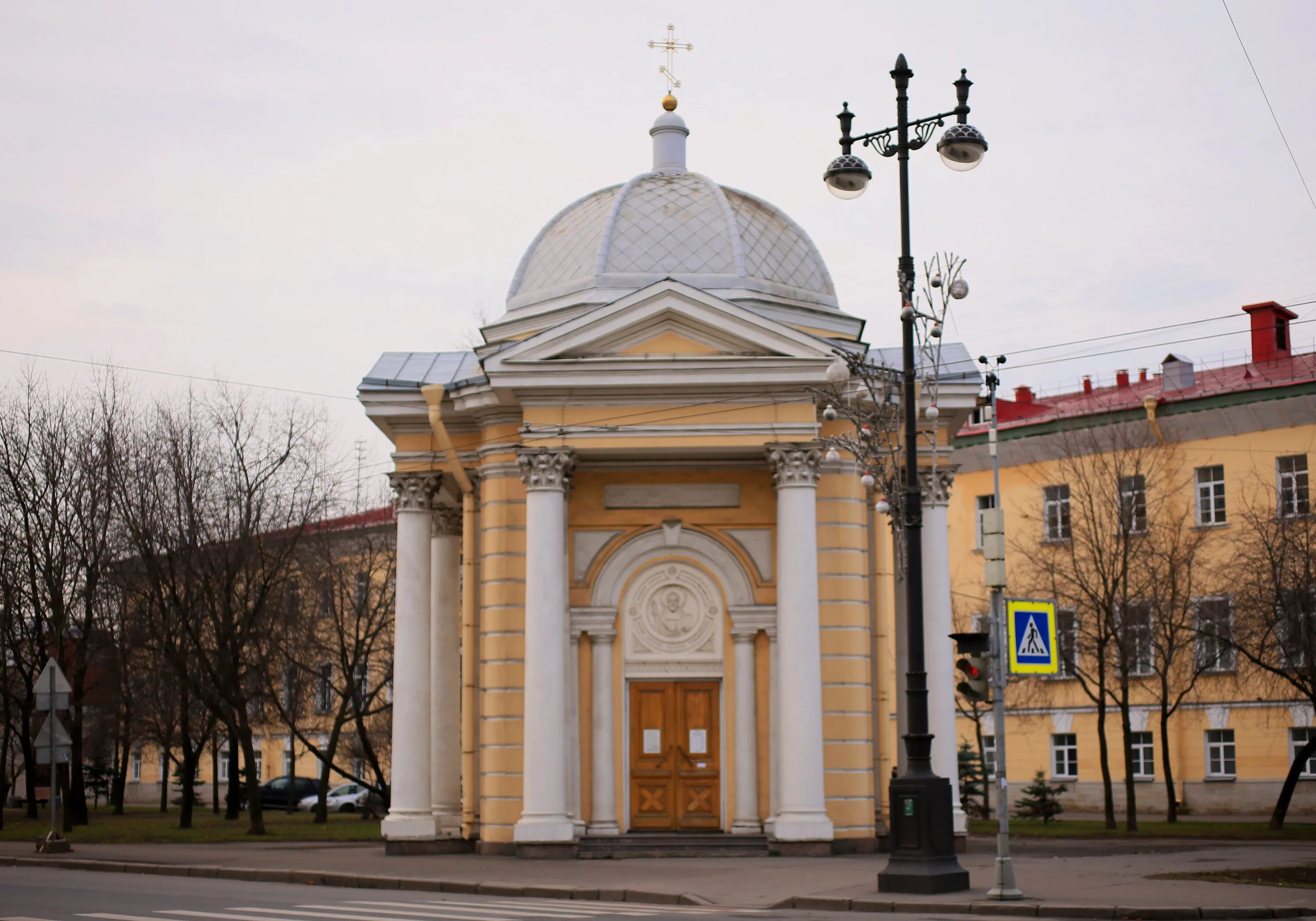 Спиридон тримифунтский часовня в спб. Часовня спиридона тримифунтского. Часовня спиридона тримифунтского в санкт-петербурге. Часовня святого спиридона на васильевском острове. Часовня спиридона тримифунтского часы работы.