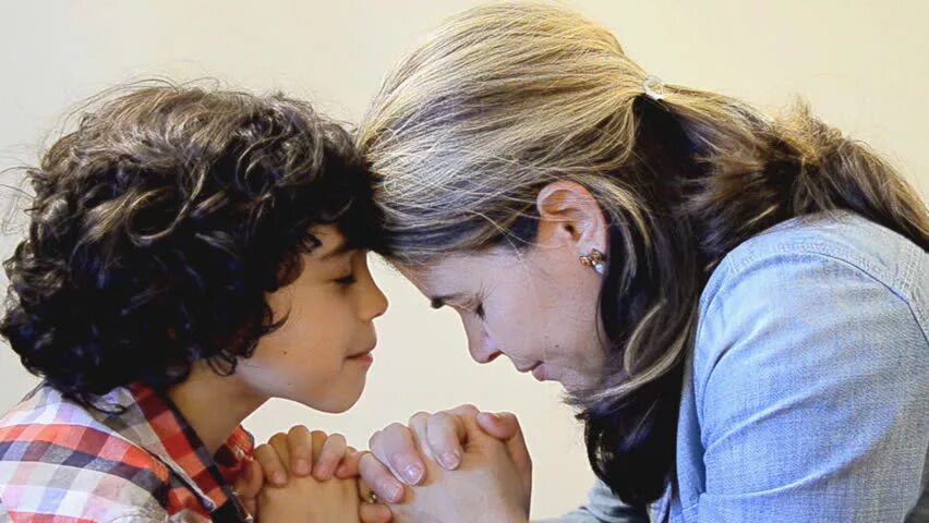 Women s and boy. Фотосессия мамы и сыночка. Соблазнение сына. Women s and boy. Мальчик с велосипедом / le gamin au vélo (2011, бельгия).