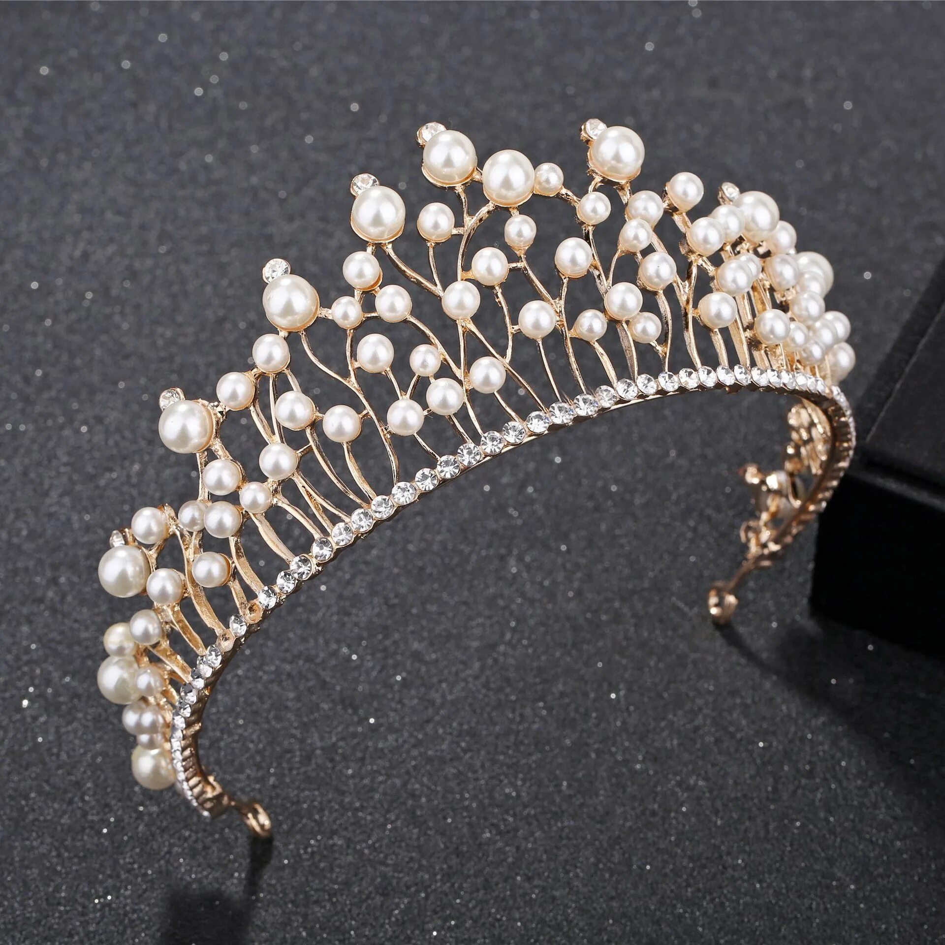 Свадебная диадема. Тиара барокко. Диадема 2023 свадебная тиара. Диадема украшение. Короны диадемы тиары.