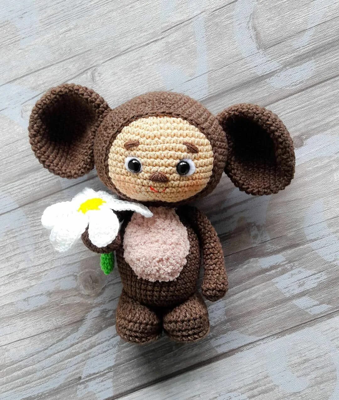 чебурашка игрушка крючком. мк вязаный чебурашка. поделка чебурашка. амигуруми крокодил гена и чебурашка. игрушка чебурашка амигуруми.
