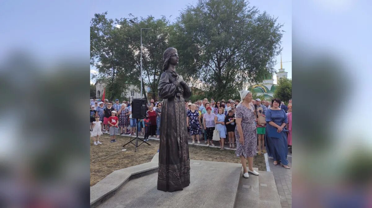 Воронежская Аленка памятник. Памятник Аленке в Воронеже. Новый памятник Аленке в Нововоронеже. Статуя Аленушки в Нововоронеже. Воронежская вдова