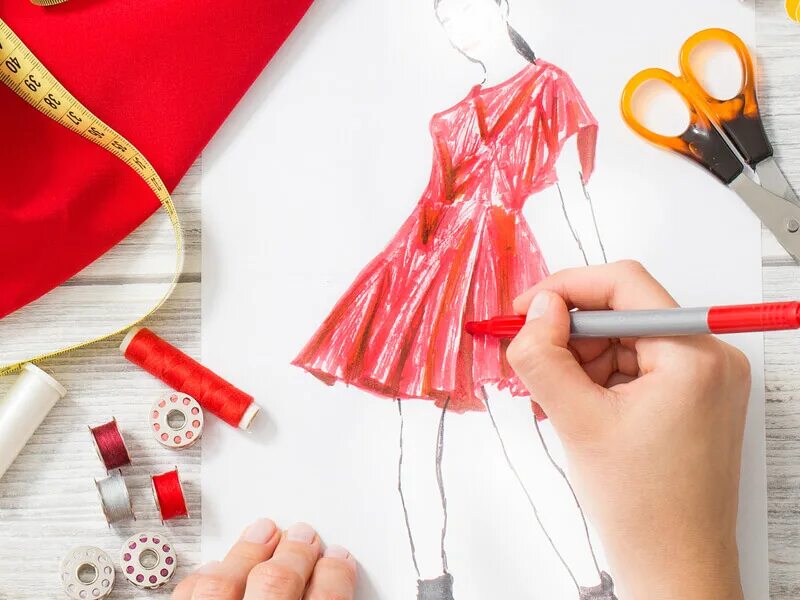 Дизайнер конструктор одежды. Женщина дизайнер одежды. Дизайнер конструктор одежды. Швея дизайнер модельер. Дизайнер одежды.