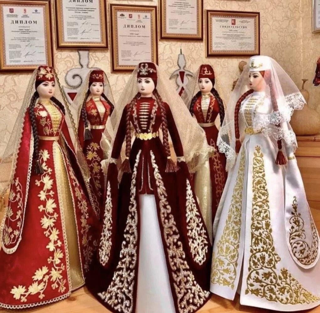 Народные промыслы Северной Осетии Алании. Осетинские куклы асик. Северная Осетия национальный костюм. Куклы осетинские национальные. Промыслы костюм