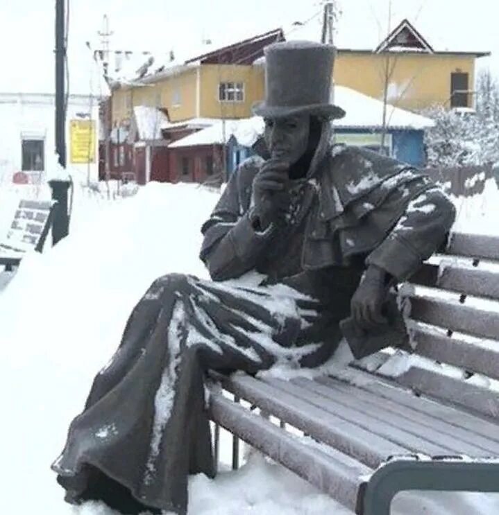Памятник ревизор в каком веке был создан. Памятник гоголю в устюжне. устюжна памятник ревизору. устюжна скульптурная группа «ревизор».