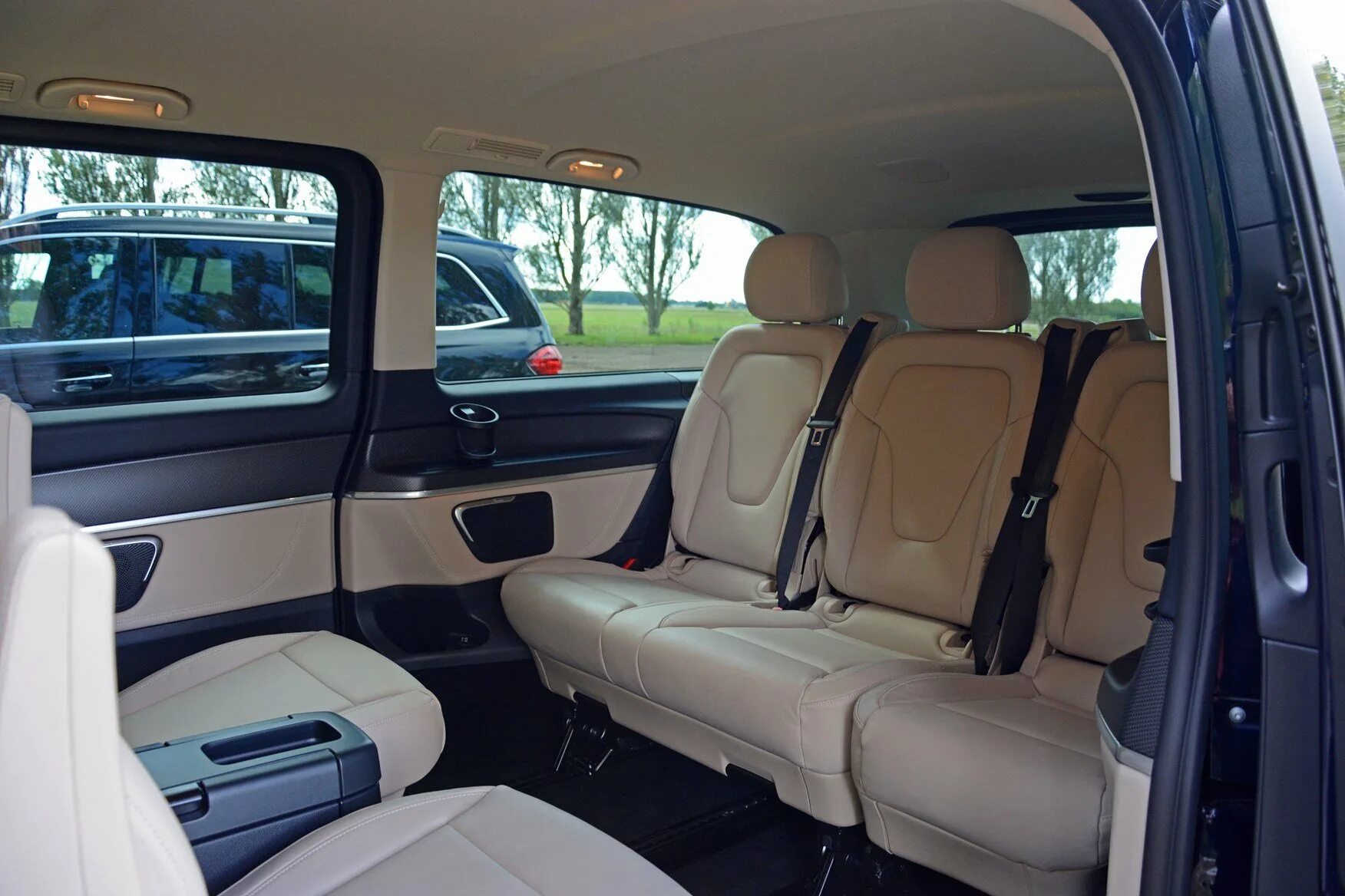 Jeep grand cherokee 7 местный. Renault trafic 3 салон. Рено 7ми местный. Hyundai grand starex 11 мест. Место места местный местом.