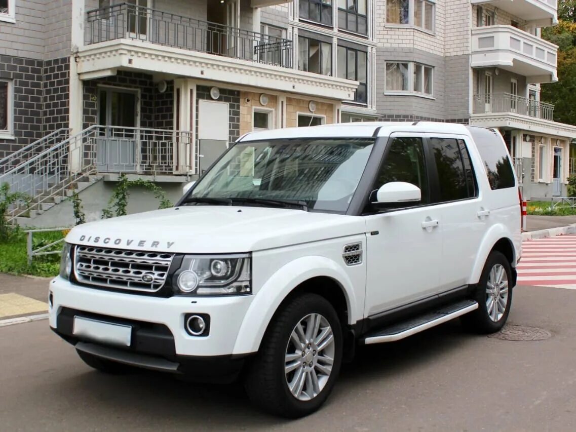 Лэнд Ровер Дискавери 4 белый. Ленд Ровер Дискавери 4 2014. Land Rover Discovery 3 White. Ленд Ровер Дискавери 4 Рестайлинг белый. Купить ленд ровер дискавери москва