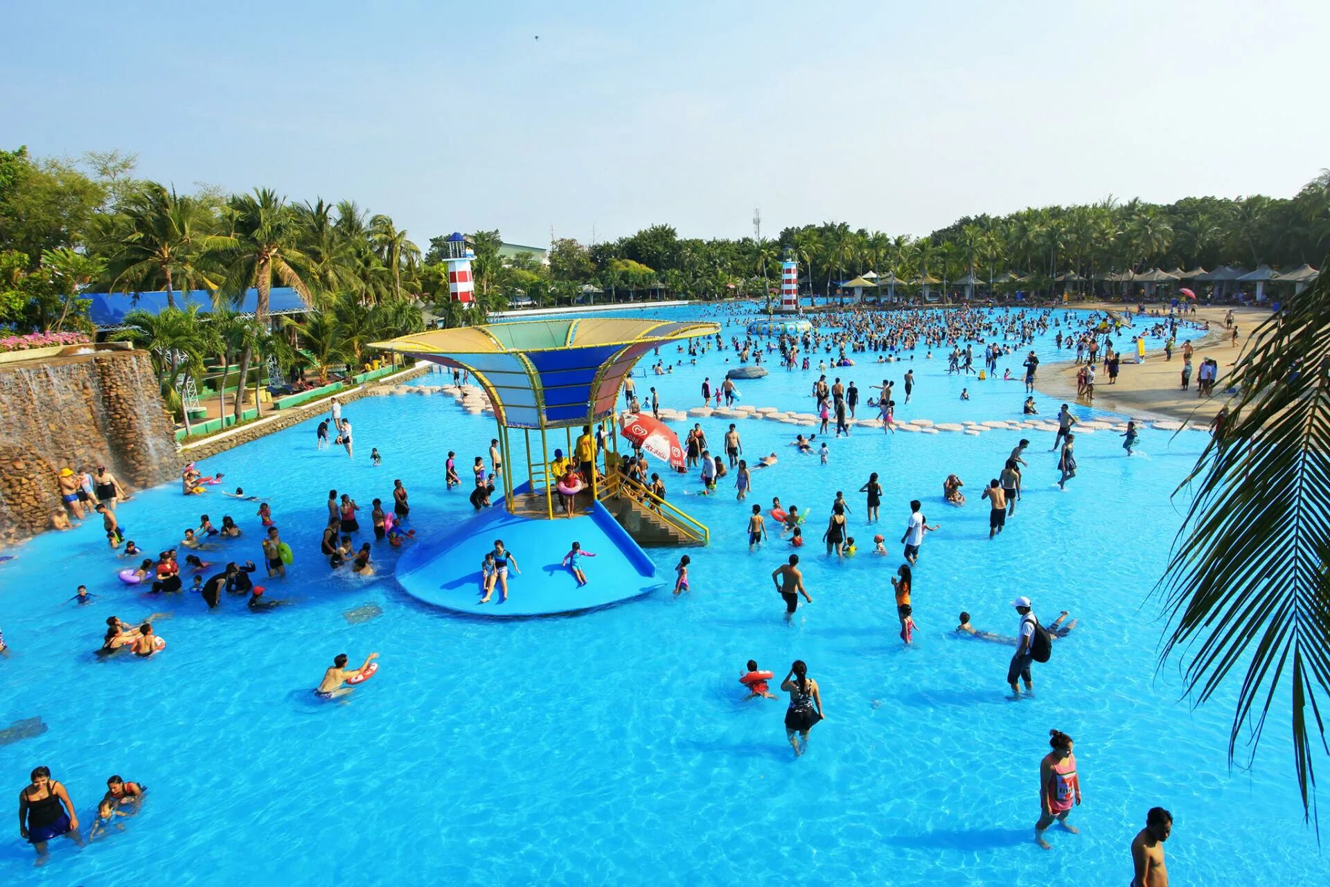 Бассейны развлечения. Аквапарк Бангкок Siam Park. Сиам парк бассейн с волнами. Сиам парк Сити. Бассейн в Сиам парк в Бангкок.