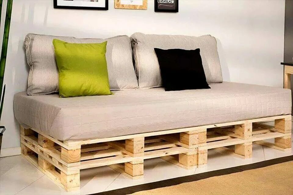 Мебель из поддонов для дома. Мебель из европаллетов. Мебель с поддонов. Диван из поддонов. Паллеты деревянные диван.