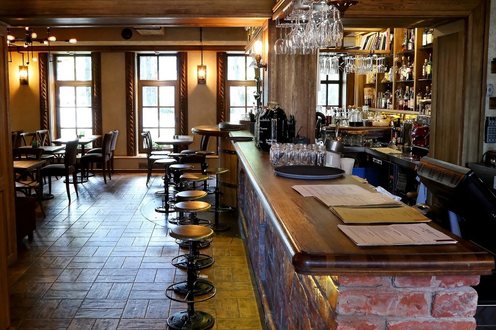 Рыбинск ресторан завод веранда. Madlabbar санкт-петербург. Завод бар спб. Завод великий новгород ресторан. Zavod великий новгород.