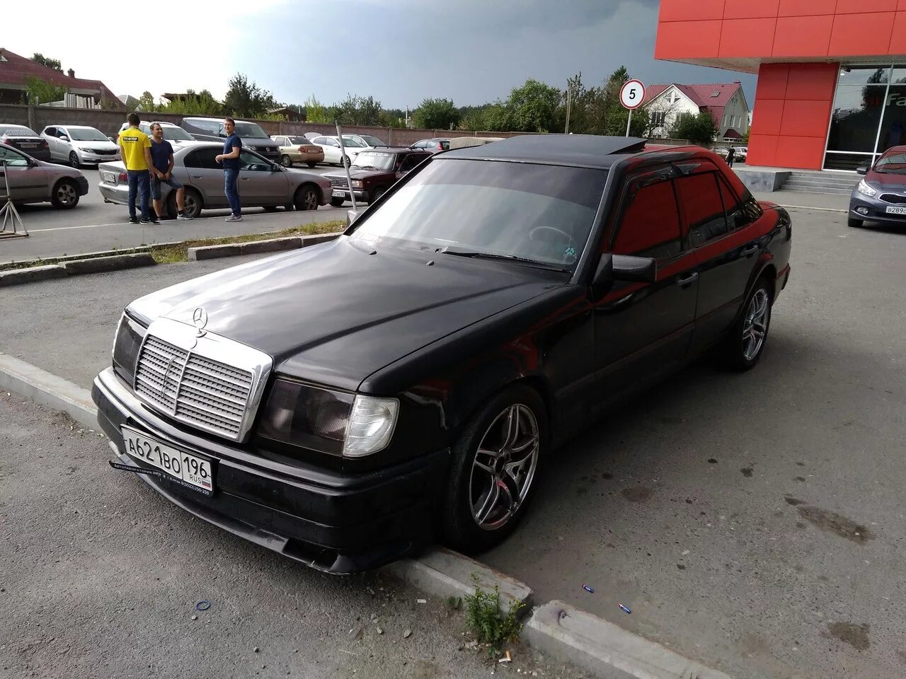 Мерседес-бенц w124 е500. Волчок мерседес w124 белый. 124 е500 волчок. Мерседес 124 волчок. Mercedes 124 волчок.