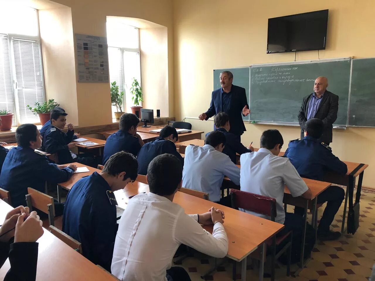Железнодорожный колледж дербент. Дгту дербент. Железнодорожный колледж дербент. Лоп на станции дербент. Железнодорожный колледж дербент.