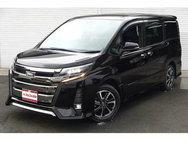 Тойота во владивостоке 2019 купить. Toyota Noah 2019. Тойота Ноах черный. Черная Toyota Noah. Toyota Noah CVT.