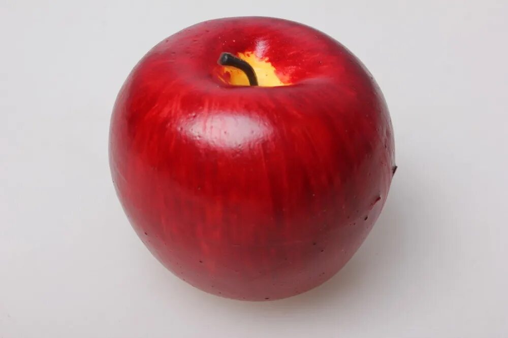 Видеть во красные яблоки. Искусственное яблоко. Яблоко красное искусственное. Искусственные яблоки красные большие. Яблоня красный янтарь.