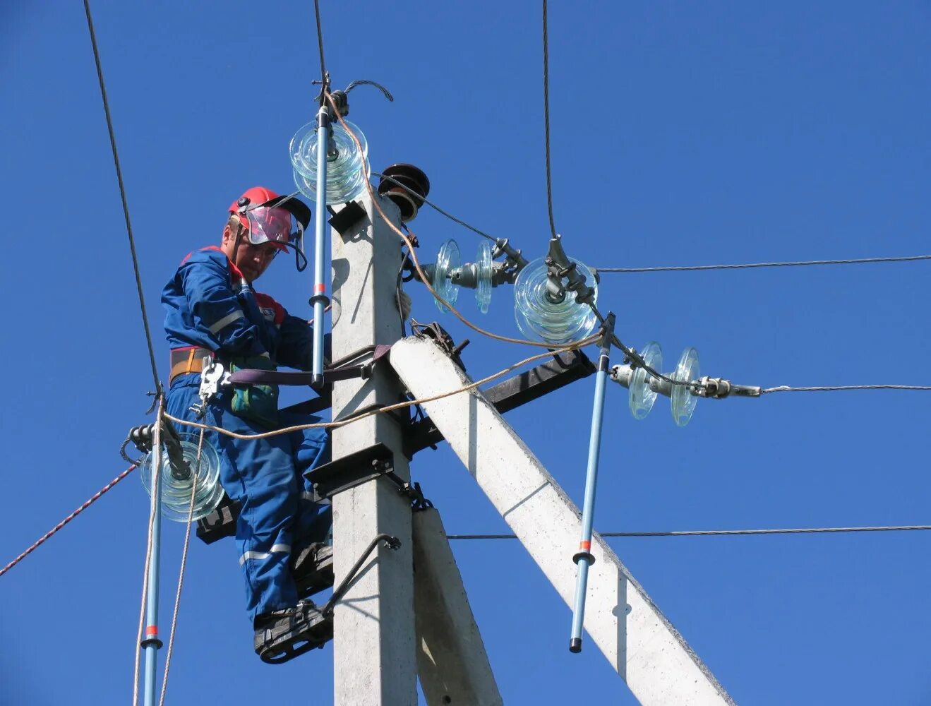 Электромонтер. Операция лэп. Распорки для проводов вл 10 кв. 4 кв. Электрические параметры для лэп 110 кв.