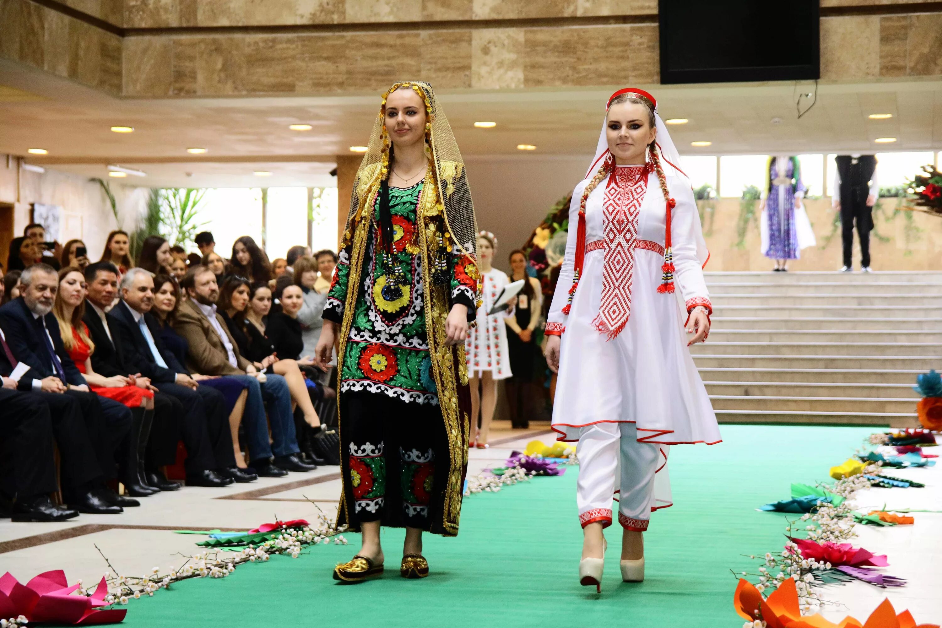 Pin by Diego Alatriste on Popoli usanze e costumi. Afghan dresses, Traditional o