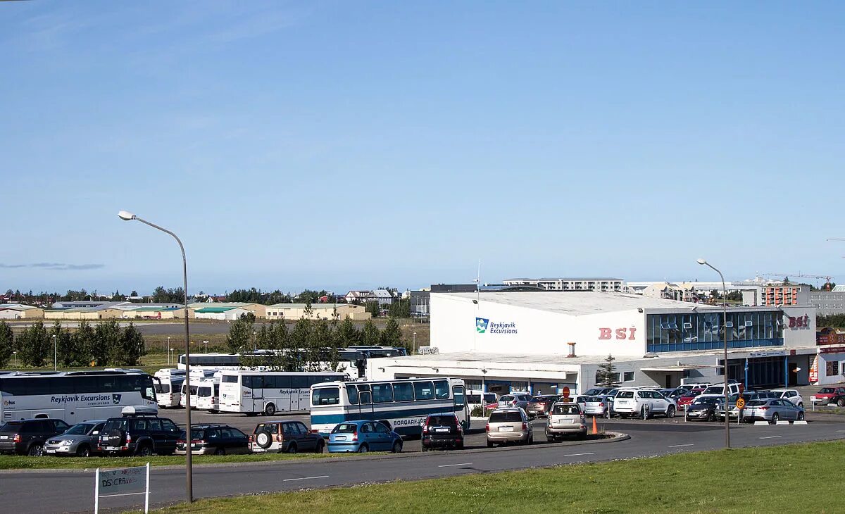 Cold bus terminal. Исландия аэропорт. аэропорт рейкьявика фото. reykjavik bus. исландия рейкьявик.