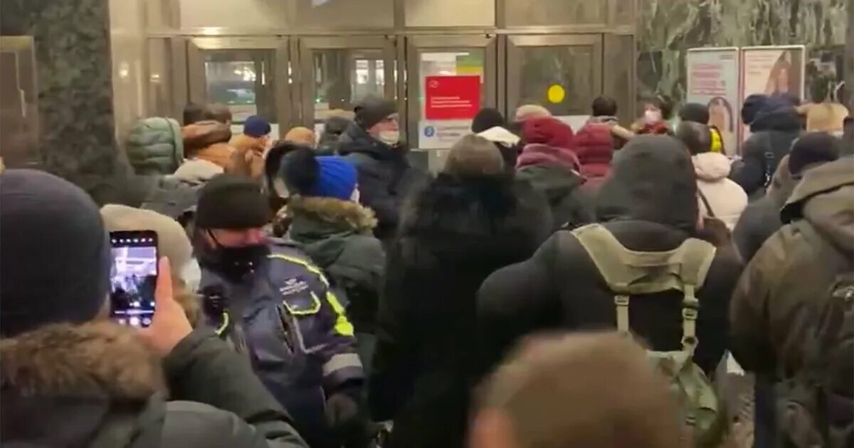 Почему задержали поезд. ЧП на станции Таганская 15 мая 2022. ЧП метро Крестьянская застава. Авария в метро 2015 Москва Славянский бульвар.