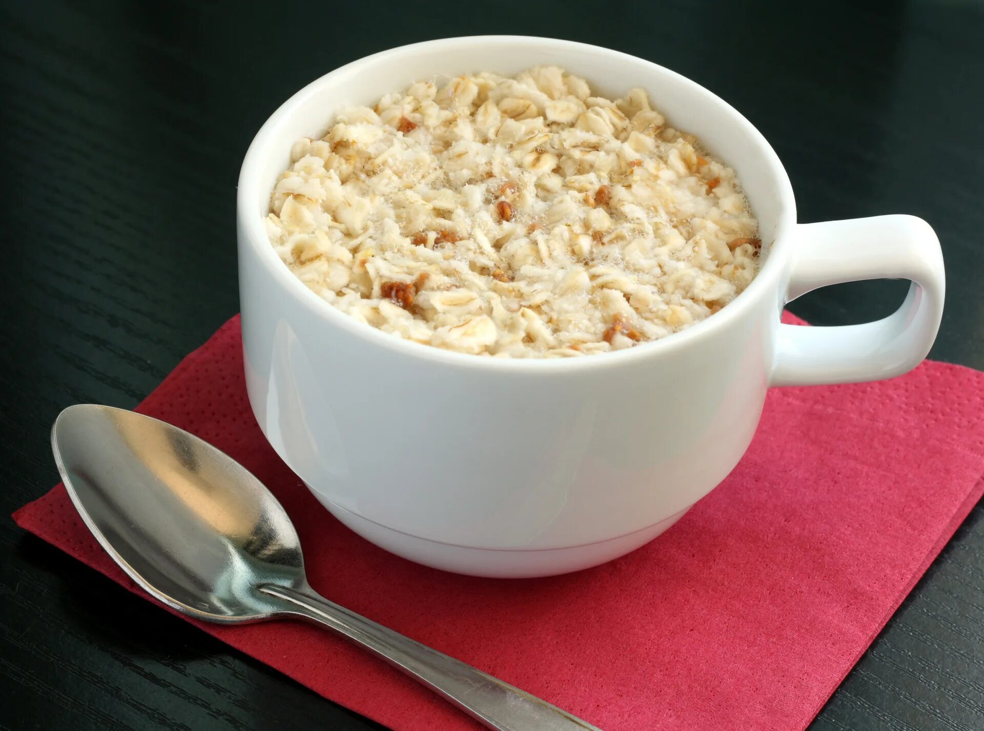 Каша гречневая молочная. Разваренная гречка. Поридж каша. Гречка на завтрак. Овсянка в тарелке.