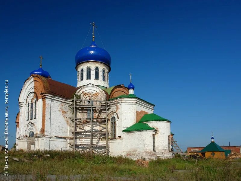 Церковь в селе Покровское Свердловская область. Каменский район Церковь село Покровское Свердловская область. Однопрестольная Покровская Церковь в селе Покровское. Храм село Покровское Каменский район Свердловская область лето.