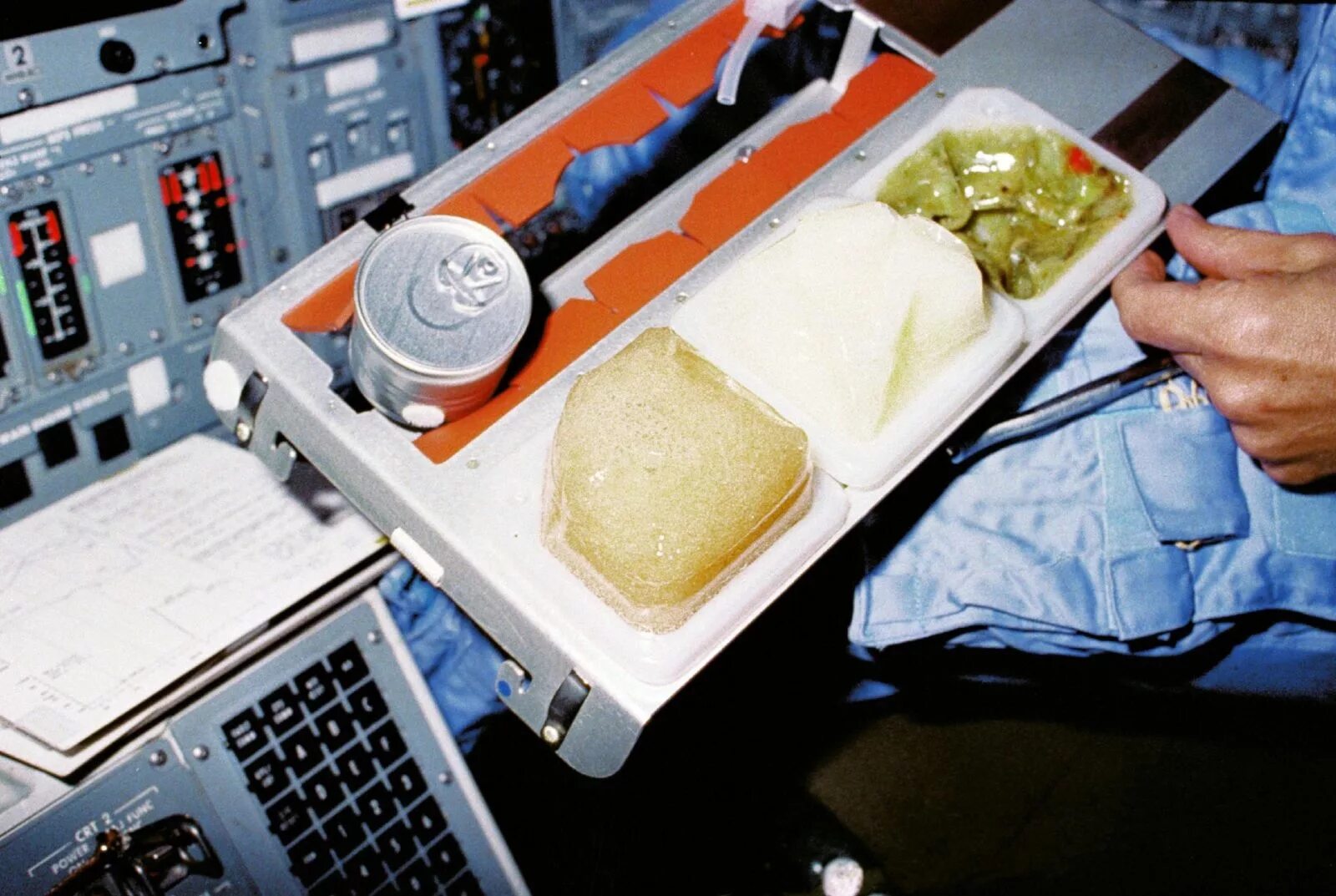 Кухня на МКС. Еда Космонавтов. Питание Космонавтов. Еда Космонавтов в космосе. Еда космонавта картинки для детей