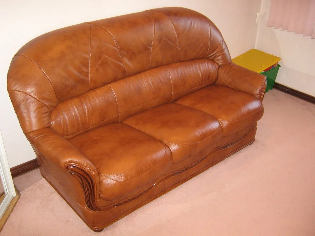 Обшивка мебели. Перетяжка дивана. Кожаная обивка дивана. Обшивка дивана. Обивка мягкой мебели до и после.