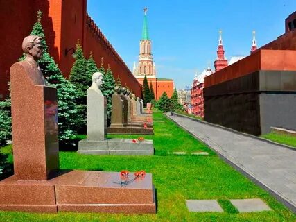 Похороненные в мавзолее