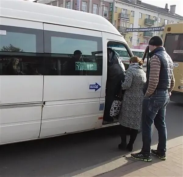 28 Автобус Калининград. Микроавтобус Калининград. Пассажиры в микроавтобусе. 25 Автобус Калининград.