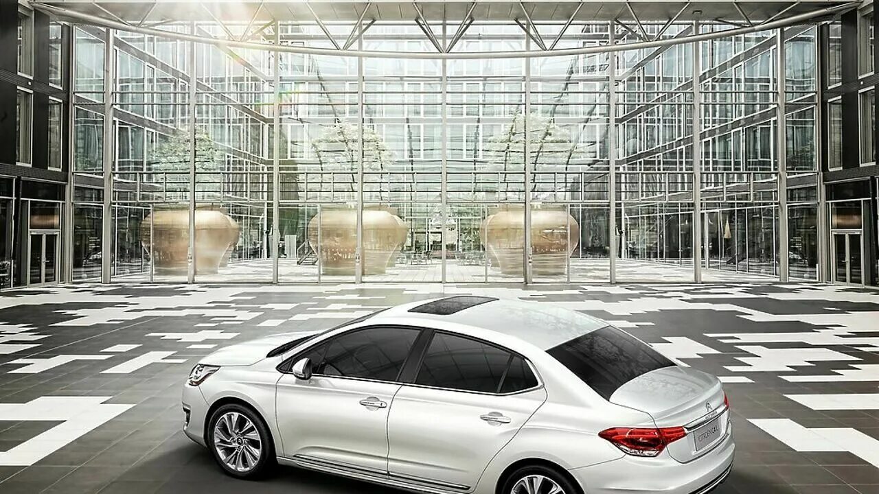 Sedan 4d. Sedan 4d