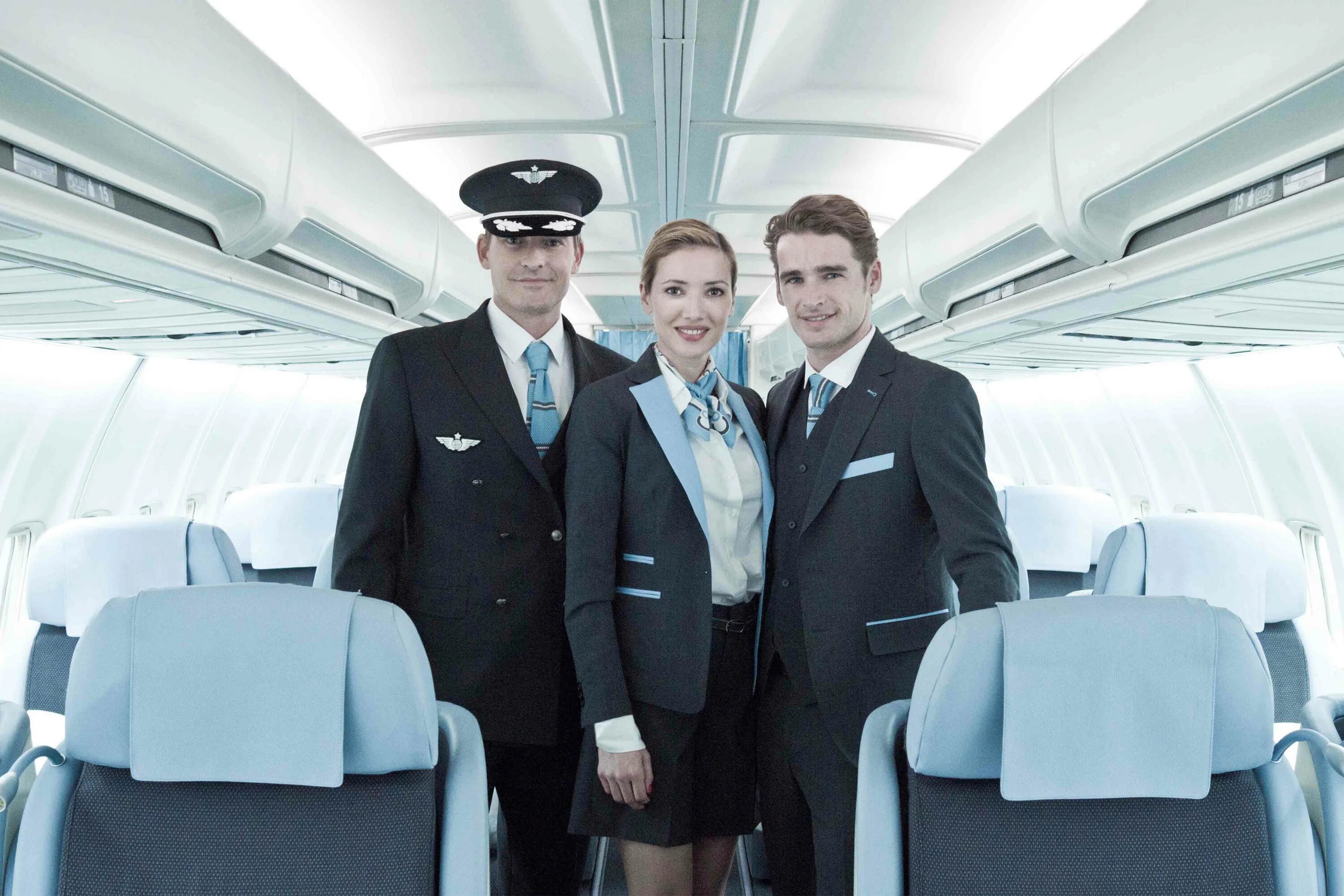 Форма бизнес класса. Форма аэрофлота бортпроводников. Девушка в салоне самолета. Форма бизнес класса. Пилоты американ эйрлайнс.