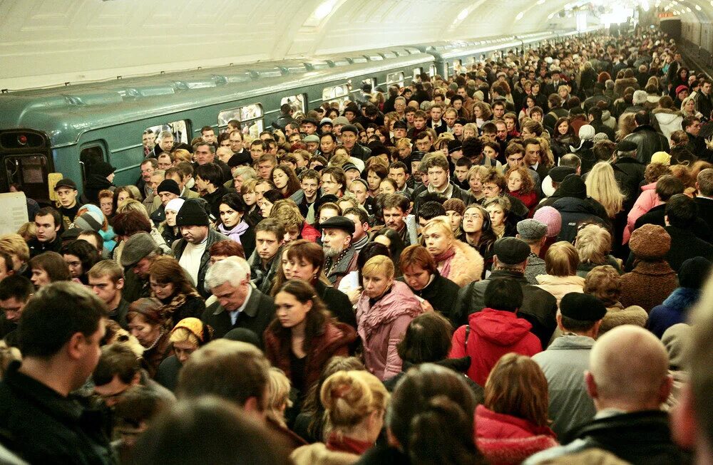 Сколько человек на станции. Час пик в Московском метро. Час пик в метро в Москве. ЧАСПИК В мочковсеом метро. Час пик в метро в Москве 2021.