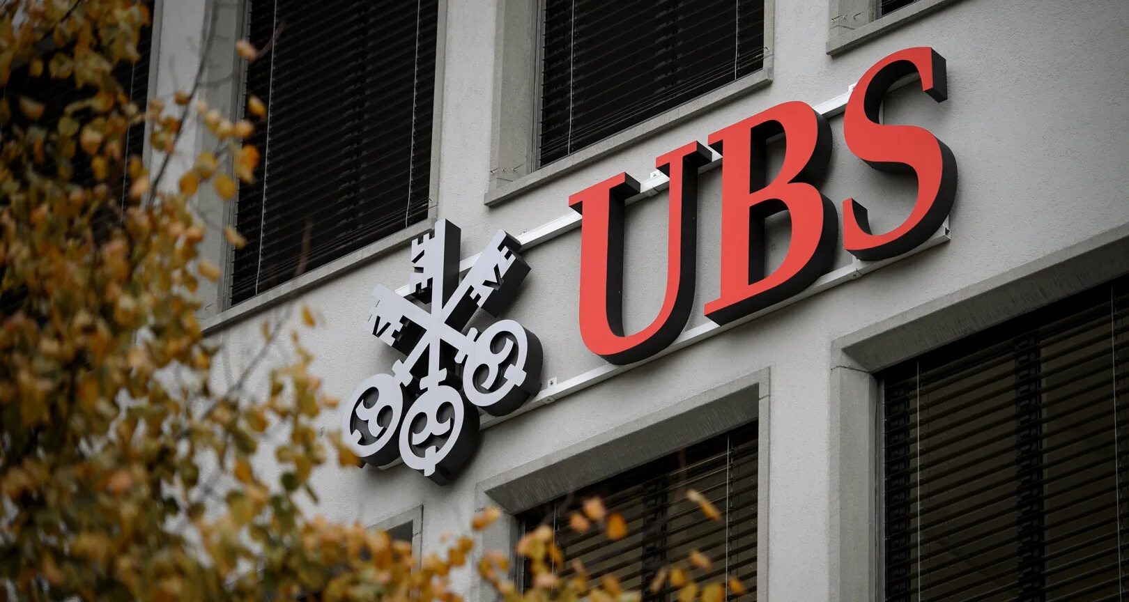 Банку ubs. UBS AG банк Швейцарии. Швейцария банк UBS AG здание. Швейцарские банки ЮБС. Швейцарский банк USB.