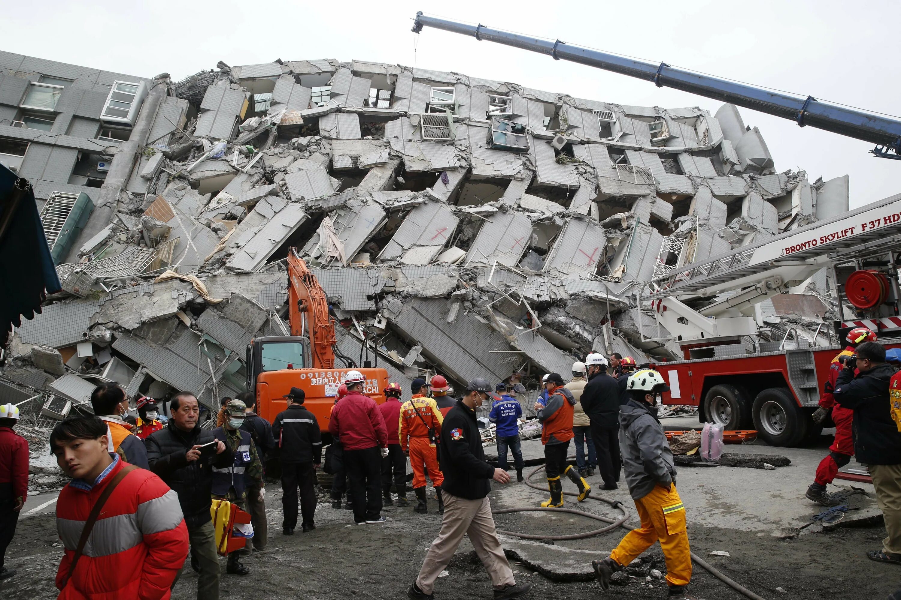 Землетрясение разрушение. Землетрясение на Тайване 1999. Тайвань землетрясение 2018. Самое масштабное землетрясение. Искусственные катастрофы.