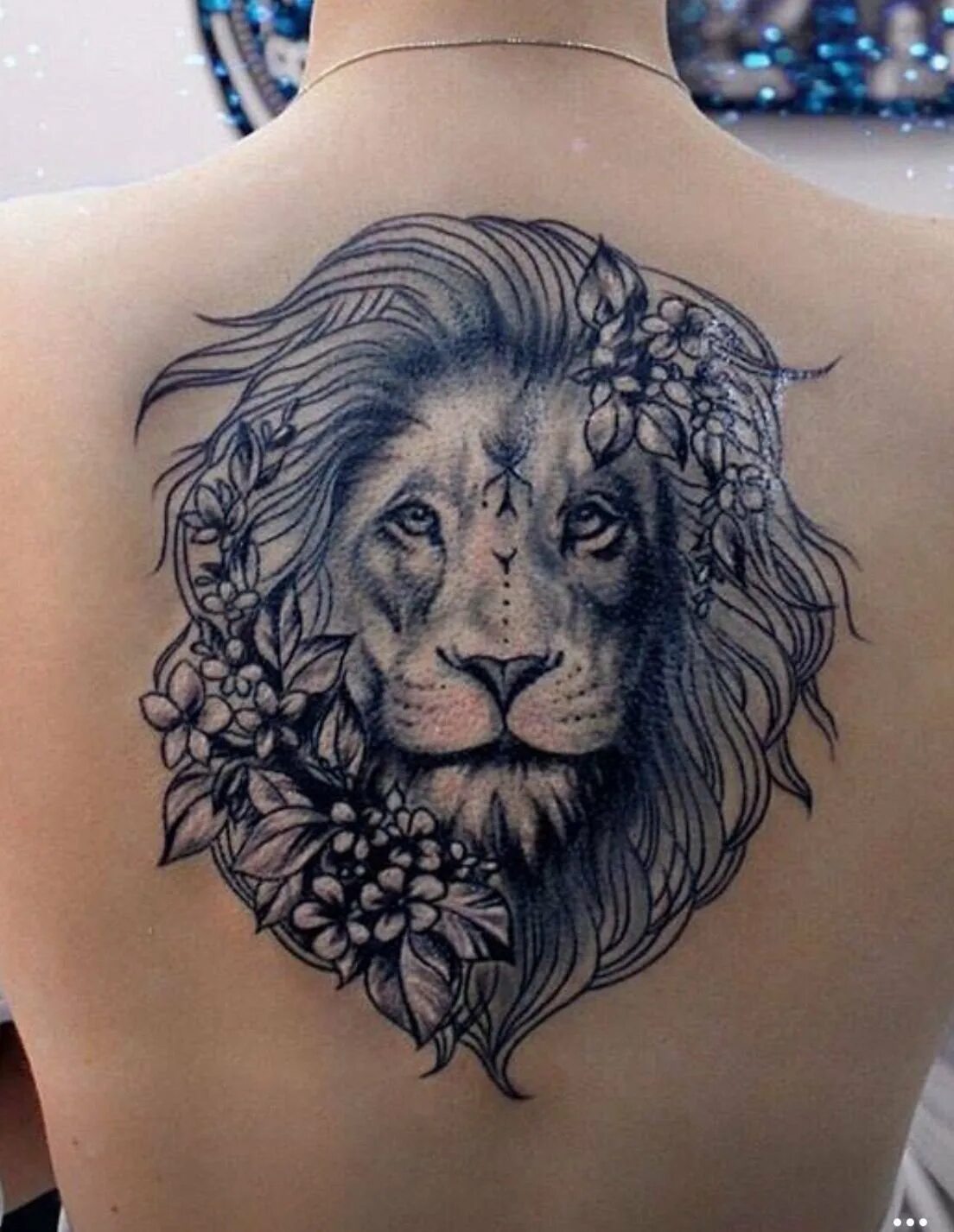 Лев на пояснице. Тату Лев. Татуировка Лев для девушки. Тату львица. Тату Лев на спине у девушки.