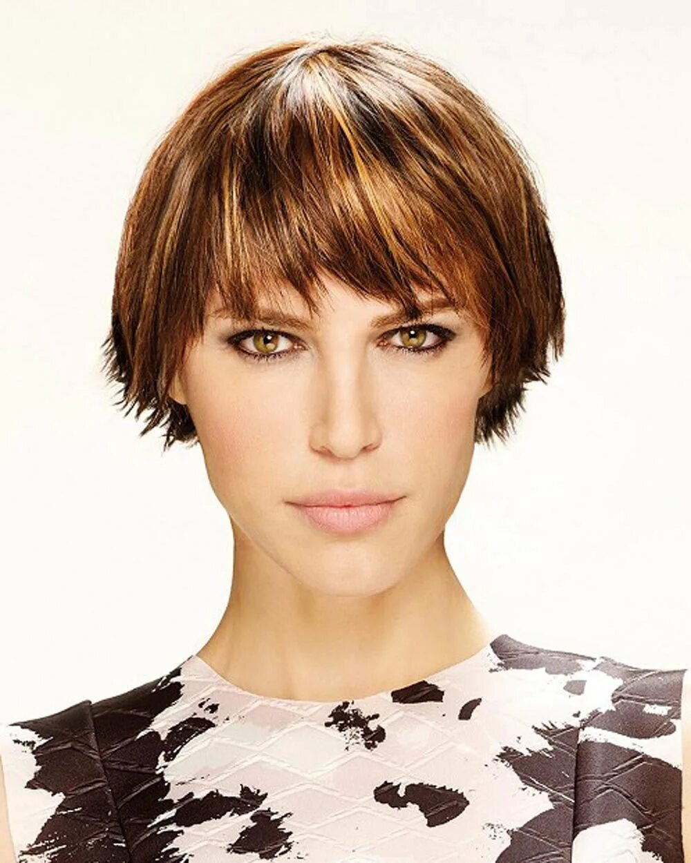 стрижка короткие волосы квадратное лицо. кира найтли каре. кира найтли прическа пикси. короткие женские стрижки для прямоугольного лица. пикси гарсон стрижка боб.