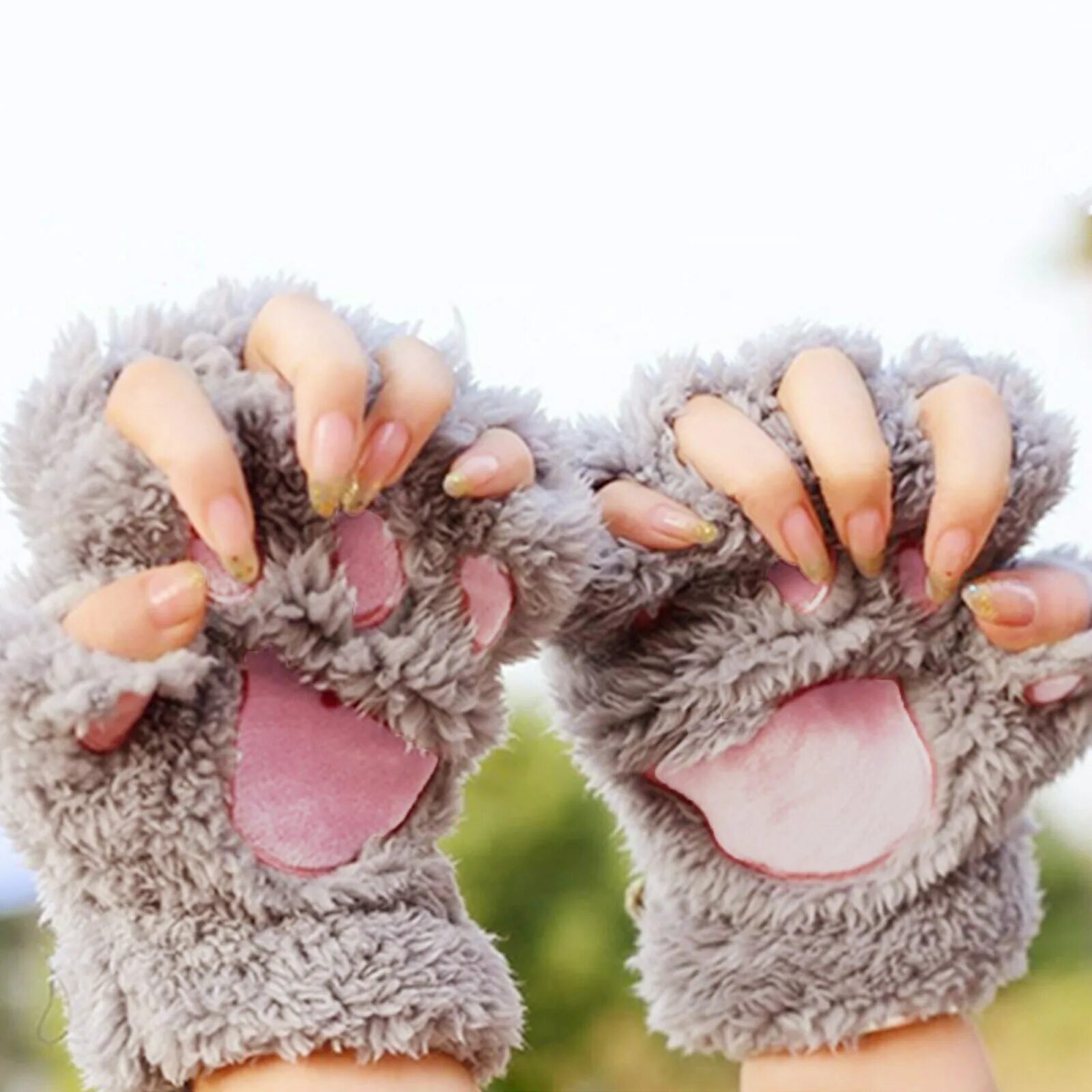 Пушистые лапки перчатки. Перчатки в виде лапок. Митенки лапки. Перчатки кошачьи лапки без пальцев. Плюшевые перчатки женские.