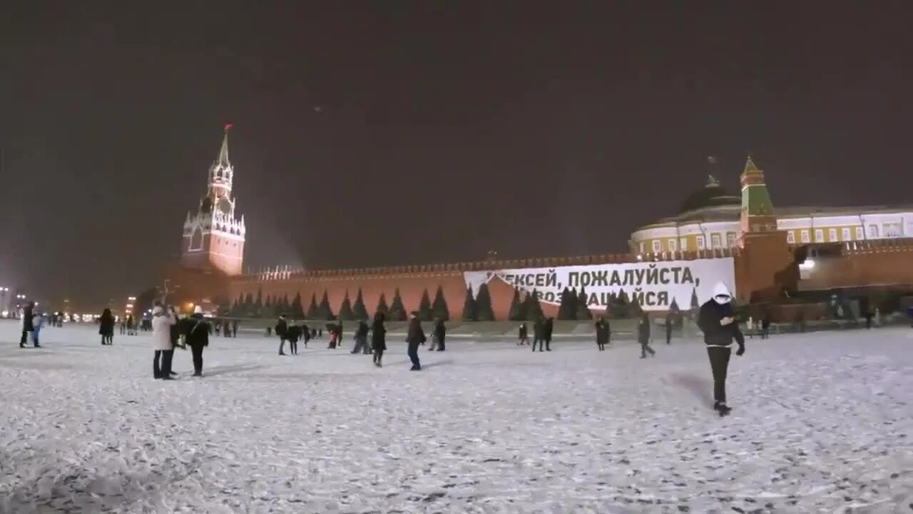 Почему закроют красную площадь 31 декабря. Красная площадь январь 2025. алексей пожалуйста не возвращайся красная площадь. навальный на красной площади. видео навальный на красной площади.