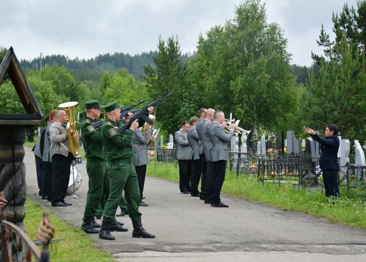 Вк белорецк. Похороны ветерана боевых действий. Торжок прощание с военным. Похороны солдата в Белорецке.