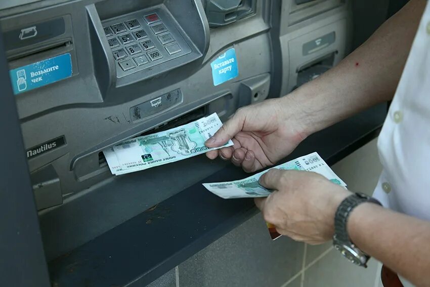 Где можно снимать деньги с карты Тинькофф