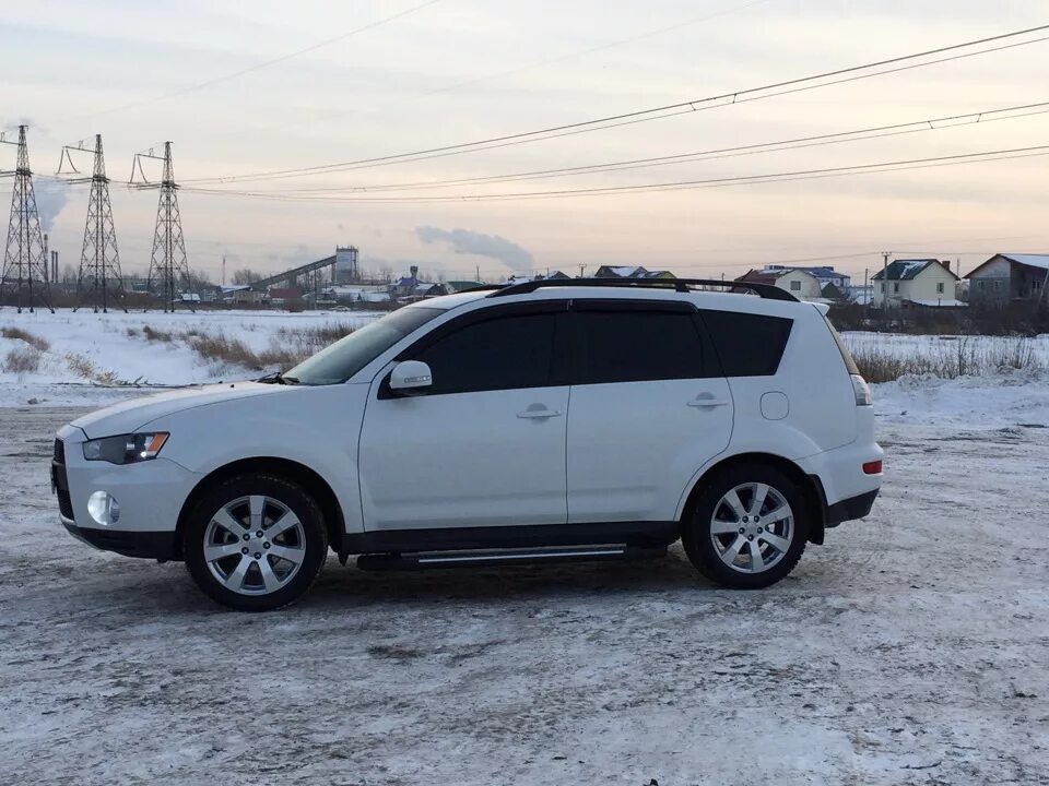 Mitsubishi outlander xl 2012. Митсубиси Аутлендер XL 2012. Mitsubishi Outlander XL 2012 2.4. Mitsubishi Outlander XL белый.