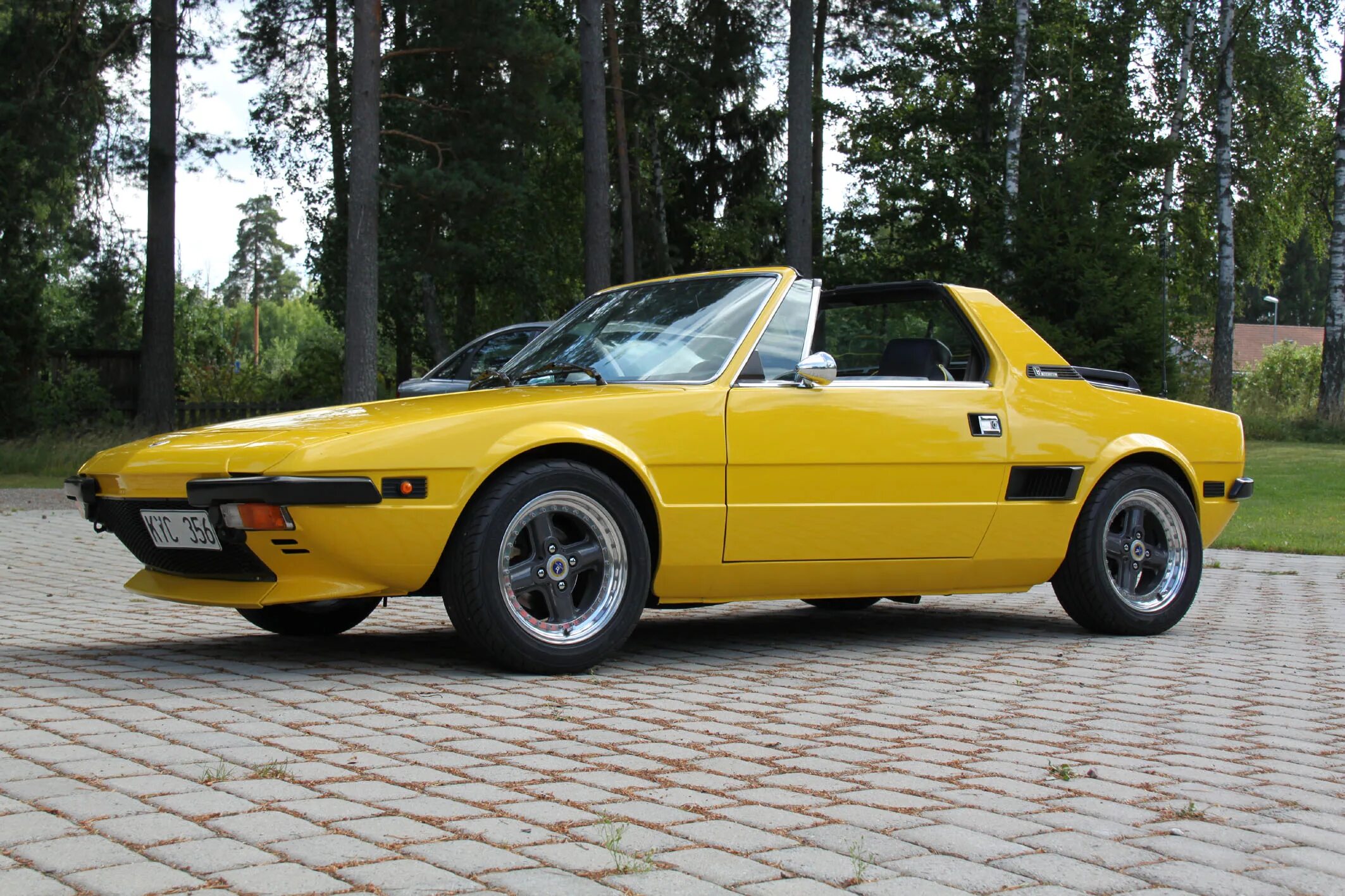 Купить фиат 1 9. Fiat x1/9. Фиат 1/9. Fiat x1/9 желтый. Fiat 1.