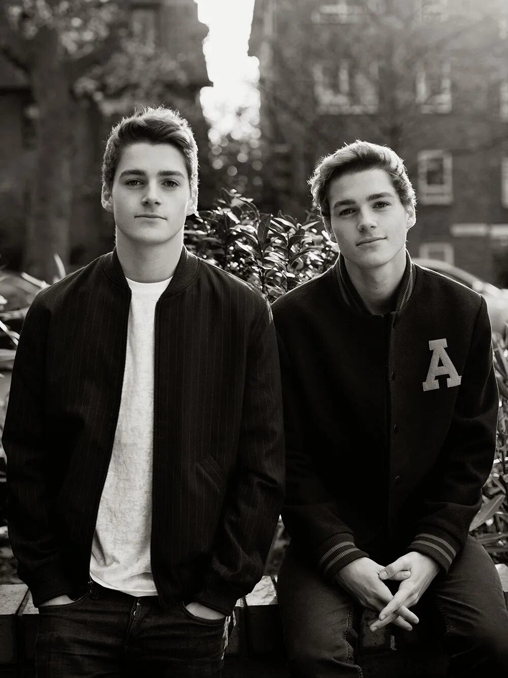 Близнецы мужчины дружба. Финн и Джек. Jack and Finn Harries. Друзья парни. Близнецы парни.