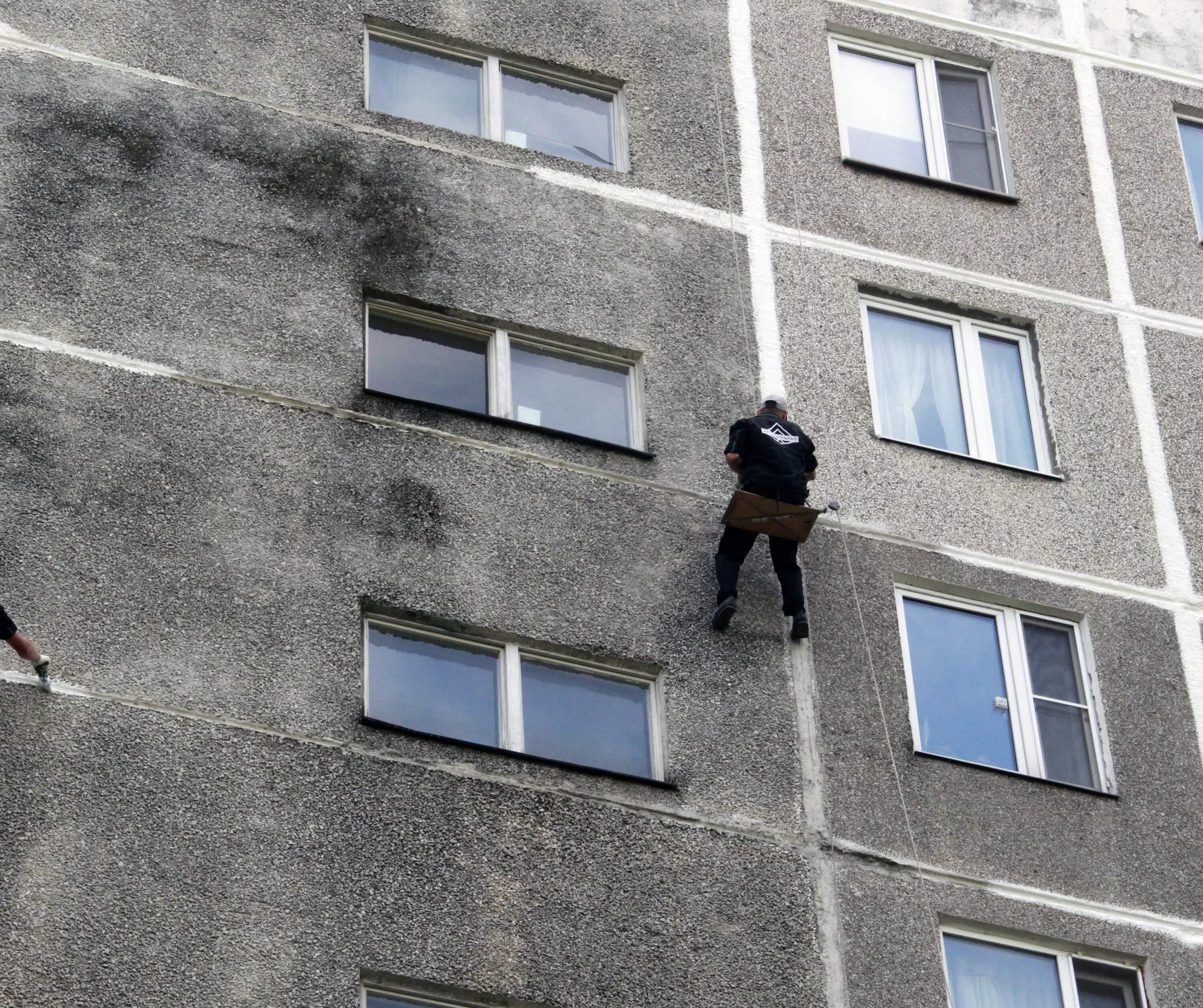 Ремонт швов в многоквартирном доме. Герметизация панельных швов. Зачеканка межпанельных швов. Швы в панельном доме. Ремонт швов в многоквартирном доме.