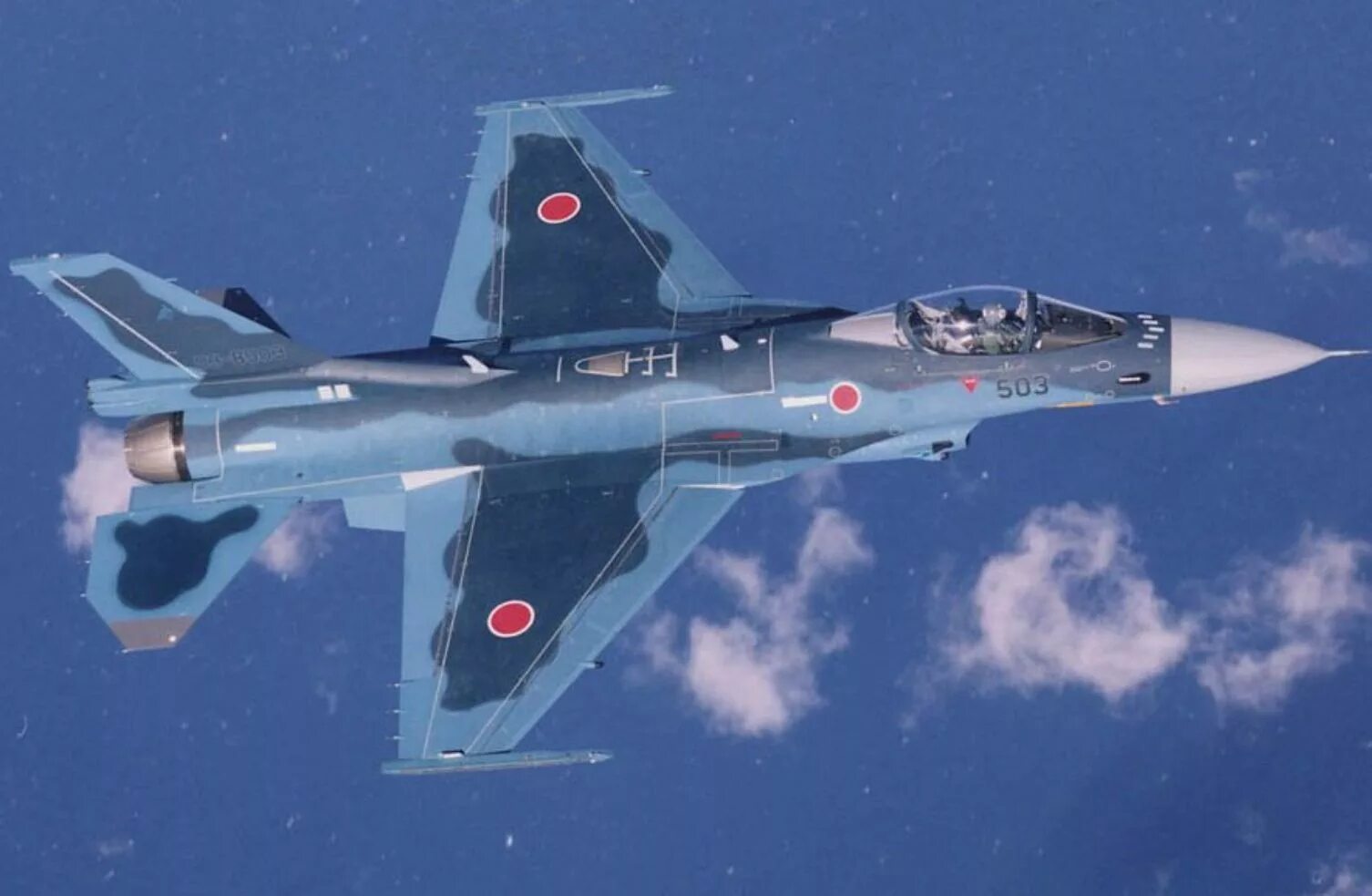 Истребители японии. Японский истребитель Mitsubishi f2. Mitsubishi f-2. Mitsubishi f-2 ВВС Японии. Mitsubishi f-2 и f-16.