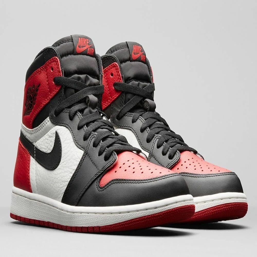 Джорданы кроссовки низкие. Nike Air Jordan 1 High Black Toe. Air Jordan 1 Retro High og Black. Nike Air Jordan 1 High Black Red. Nike Air Jordan 1 Retro High bred Toe.