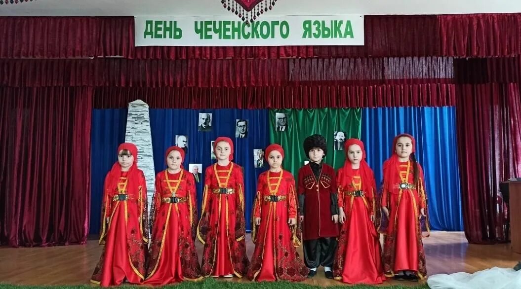 Год чеченского языка 2023. Диалекты чеченского языка. Год чеченского языка. Чеченский язык. Миллион на чеченском языке.