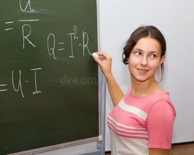 Девушки на уроке изучают