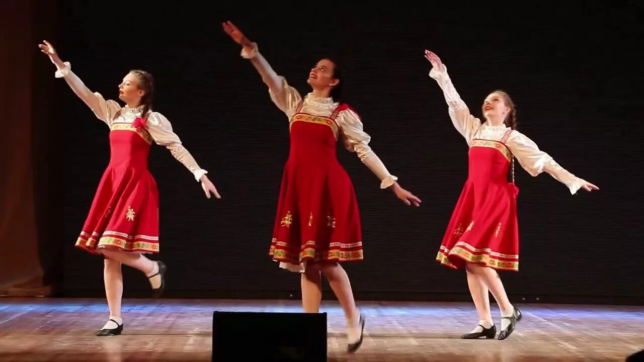Русский танец "калинка", ансамбль локтева. "фаворит". Костюм танцевальный барыня. Калинка-малинка ансамбль локтева. Костюмы для танца калинка малинка.