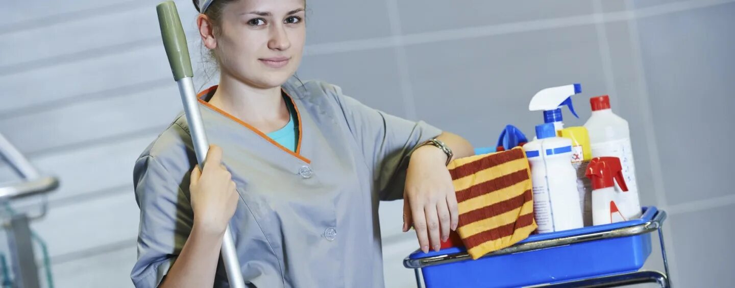 Уборщица в ночную смену. Уборщица в ночную смену