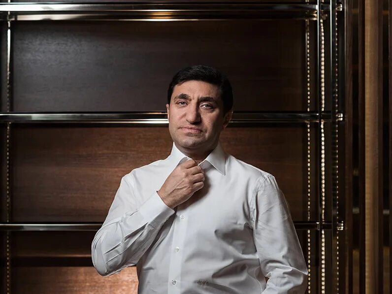 Бизнесмен в законе. Бизнесмен прошедший через трудности. Бизнесмен в законе. Law stock photo. Бизнесмен в законе.