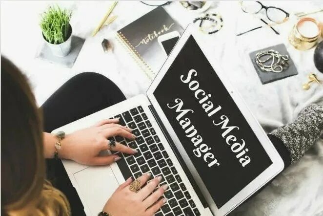Смм лист. Smm специалист. смм менеджер. реклама smm специалиста. продвижение в социальных сетях.